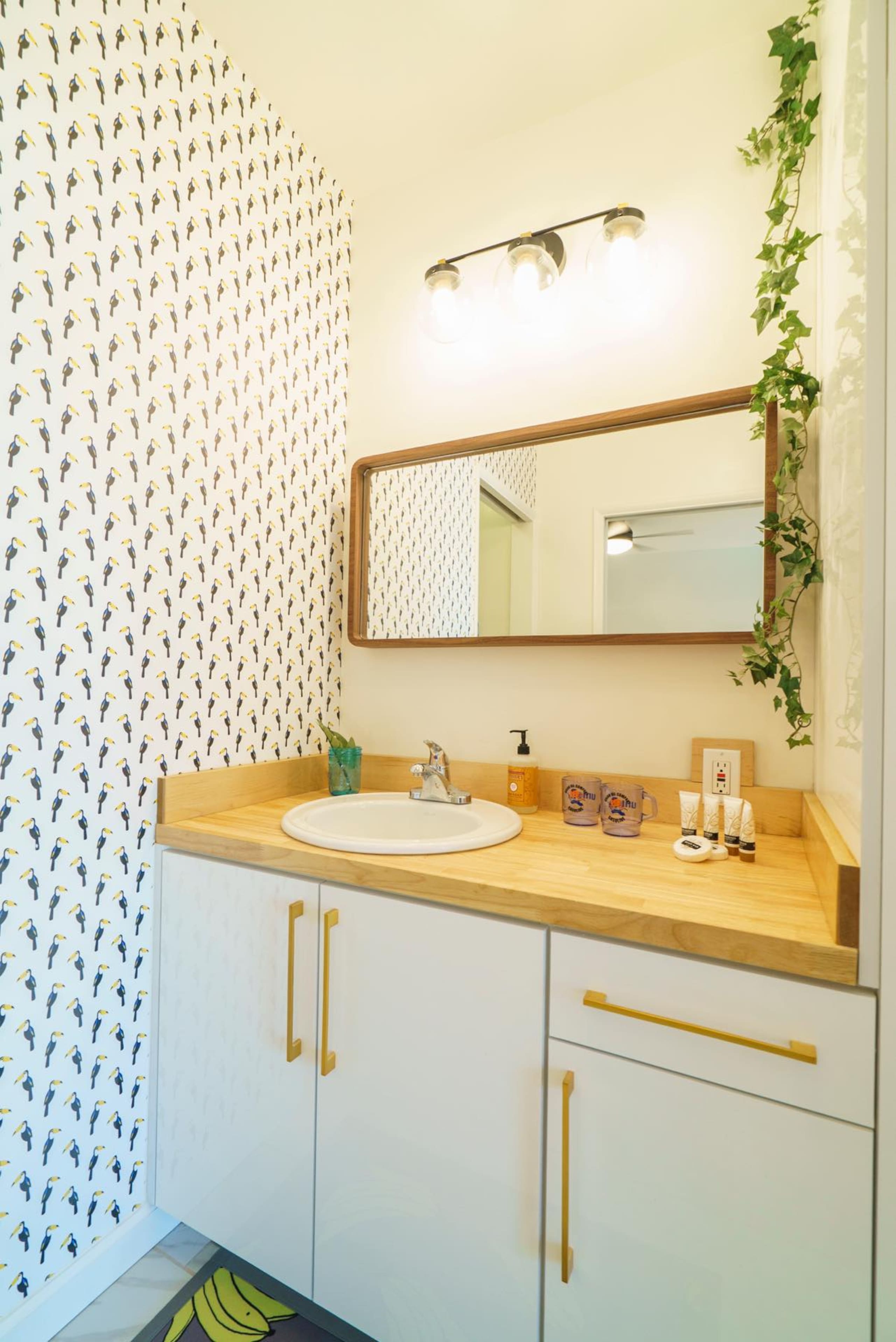 Condo in Honolulu · ★4.5 · 1 bedroom · 2 beds · 1 shared bath - Image 33