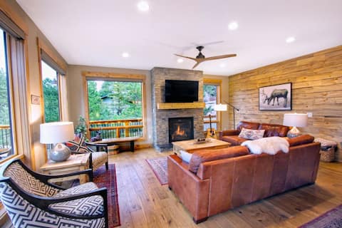 Top performing Airbnb: Dancing Pines On Fall River, Estes Park Co in Estes Park