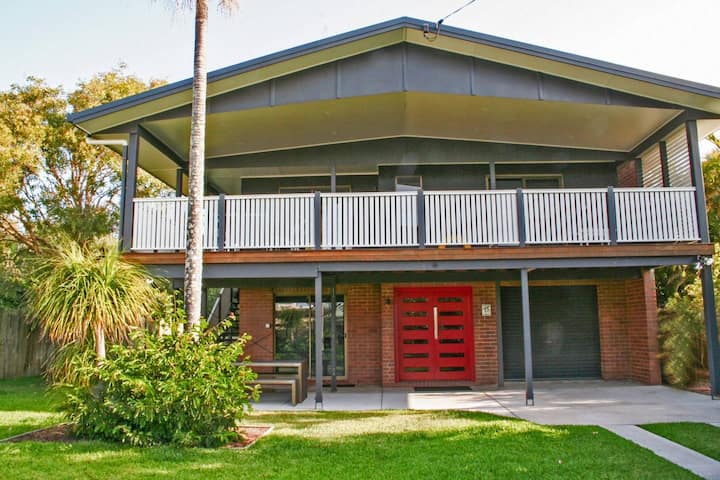 Red Door Beach House - Noosa