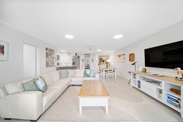 Unit 2 'Point Break' - Coolum Beach