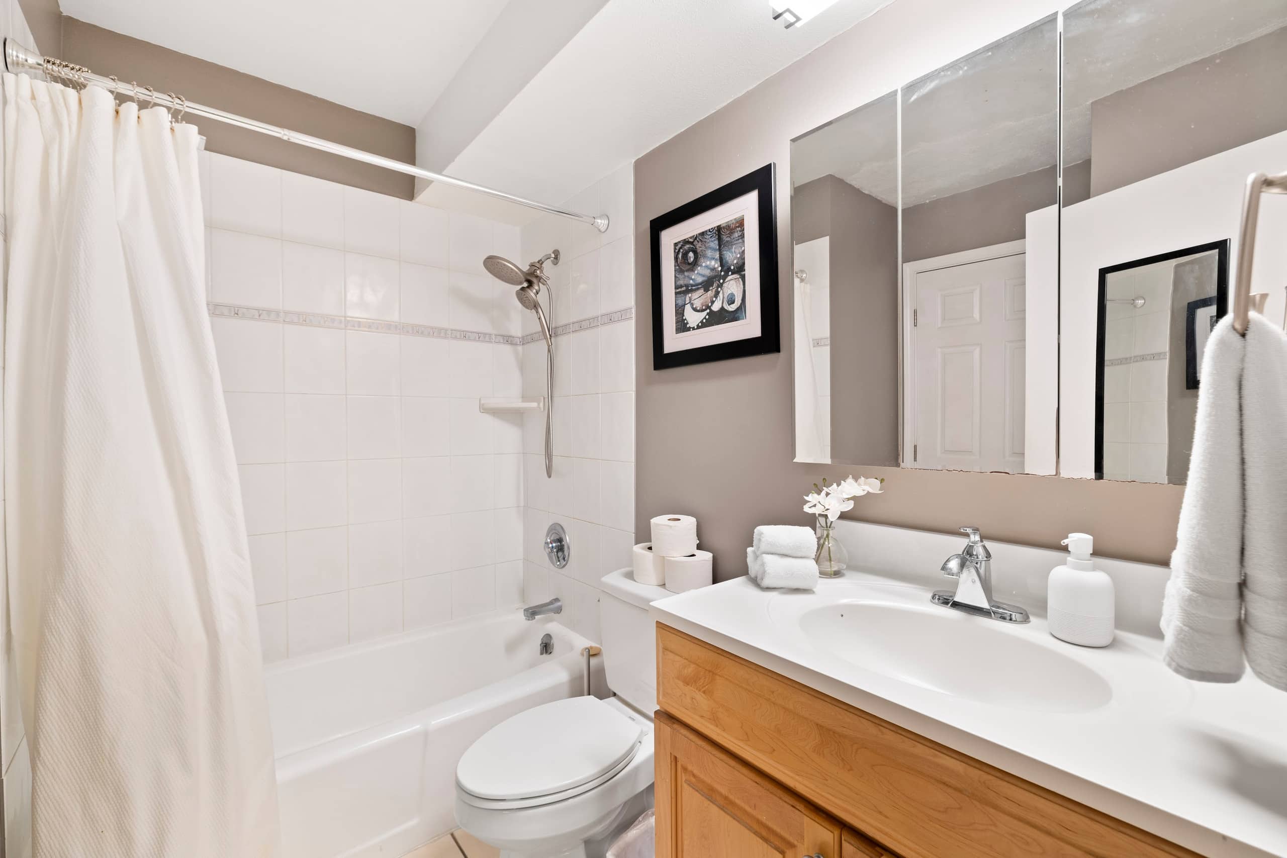 1BR Ilikai Marina Ocean View 5 Star Location - Image 3