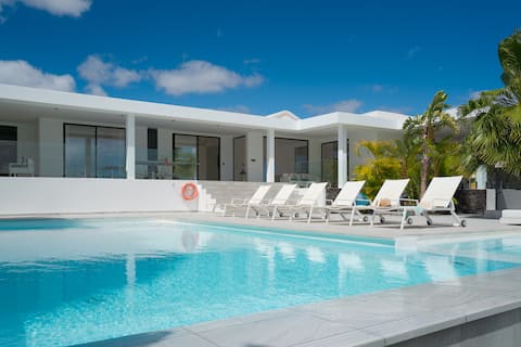 Cascada33 Luxurious 4-bed villa just a 5 minute