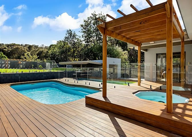 Illyria with Pool Spa and Relaxation