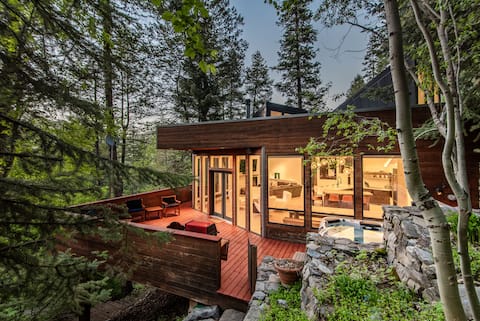 Modern Treehouse - Nestled in the Forest, Hot Tub, Fireplace, Game Room