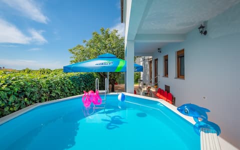 The Willow Garden Apartment House - Apartment Summ