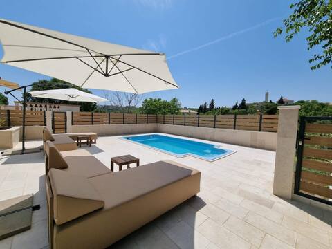 Top Airbnb: Countryside holiday home marie with heated pool in Vrh