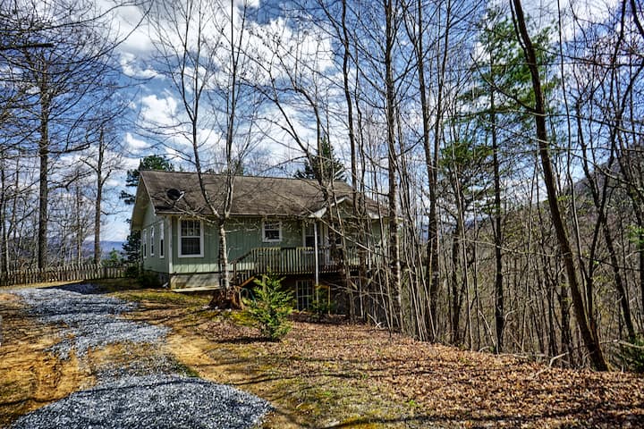Tsali View Cottage-high Speed Wifi - Fire Pit & Mountain View! - North Carolina