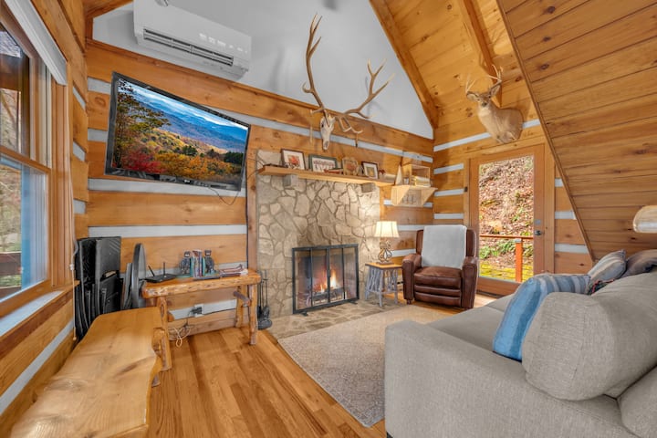 Creekside Cabin W/ Hot Tub, Firepit & River Access - Valle Crucis, NC