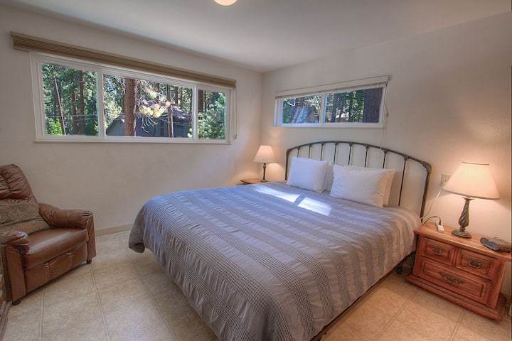 Ngazi Kuu- Chumba cha kwanza cha kulala