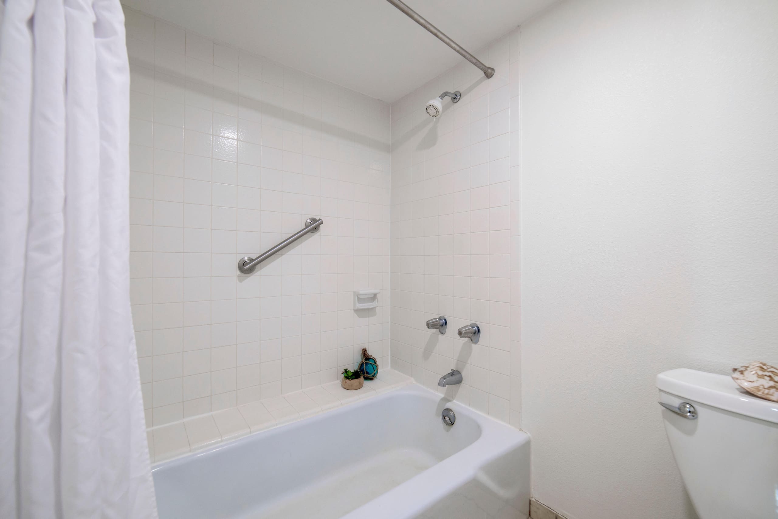 Condo in Lahaina · ★4.78 · 1 bedroom · 2 beds · 2 private baths - Image 14
