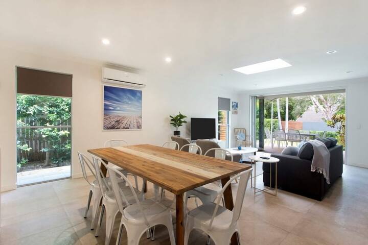 Depper St Charming Beach Home in Lovely Location