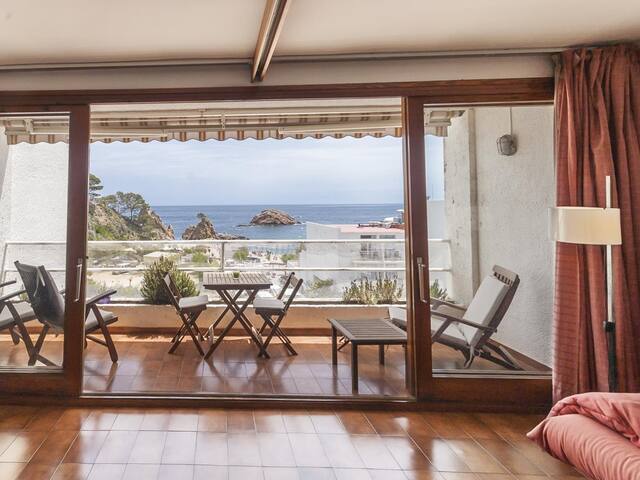 Sea views apartment on the beach