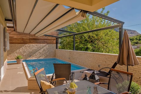 Luxury Villa LeLu with heated saltwater pool, park