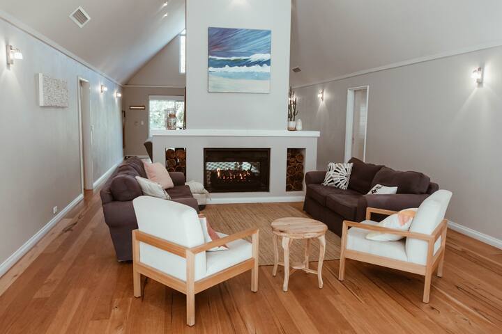 Seclusion on the Bay gallery image 5