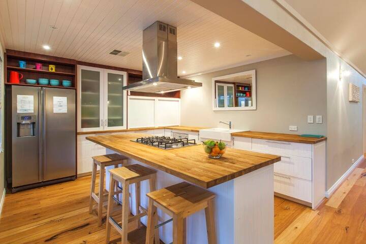 Seclusion on the Bay gallery image 4