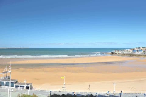 Spacious oceanfront apartment beach San Lorenzo, Gijón