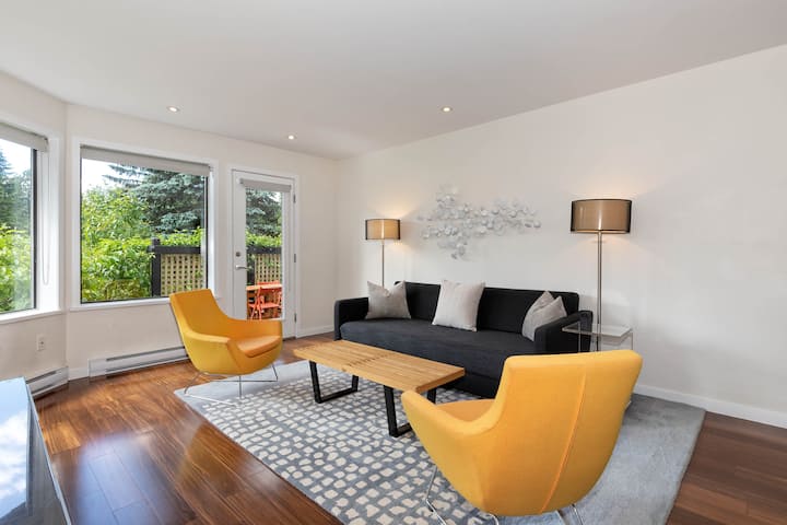 Cozy Townhouse Steps To Upper Village - Whistler