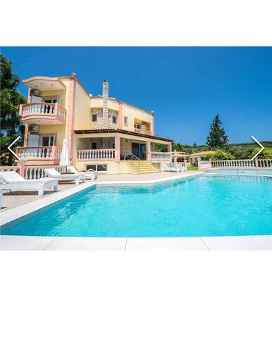 Villa Roula with Private pool gallery image 2