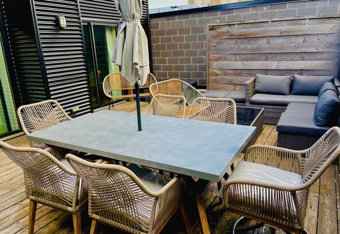 LiV MTL Plato | Spacious 2BR Penthouse + Rooftop gallery image 3