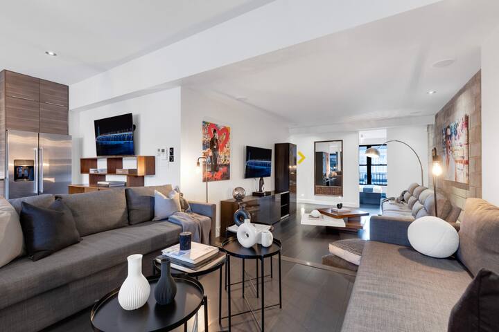 LiV MTL Plato | Spacious 2BR Penthouse + Rooftop gallery image 4