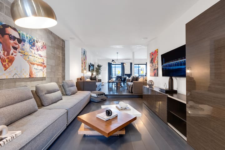 LiV MTL Plato | Spacious 2BR Penthouse + Rooftop gallery image 2