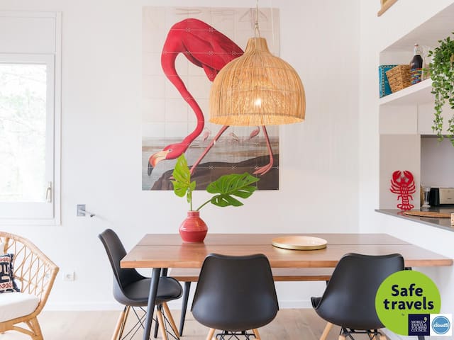 La Vie en Rouge Sa Riera Duplex, Private Parking