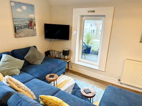Successful Airbnb property: Roof Terrace Beach at end of road, Private Parking in City Of Portsmouth