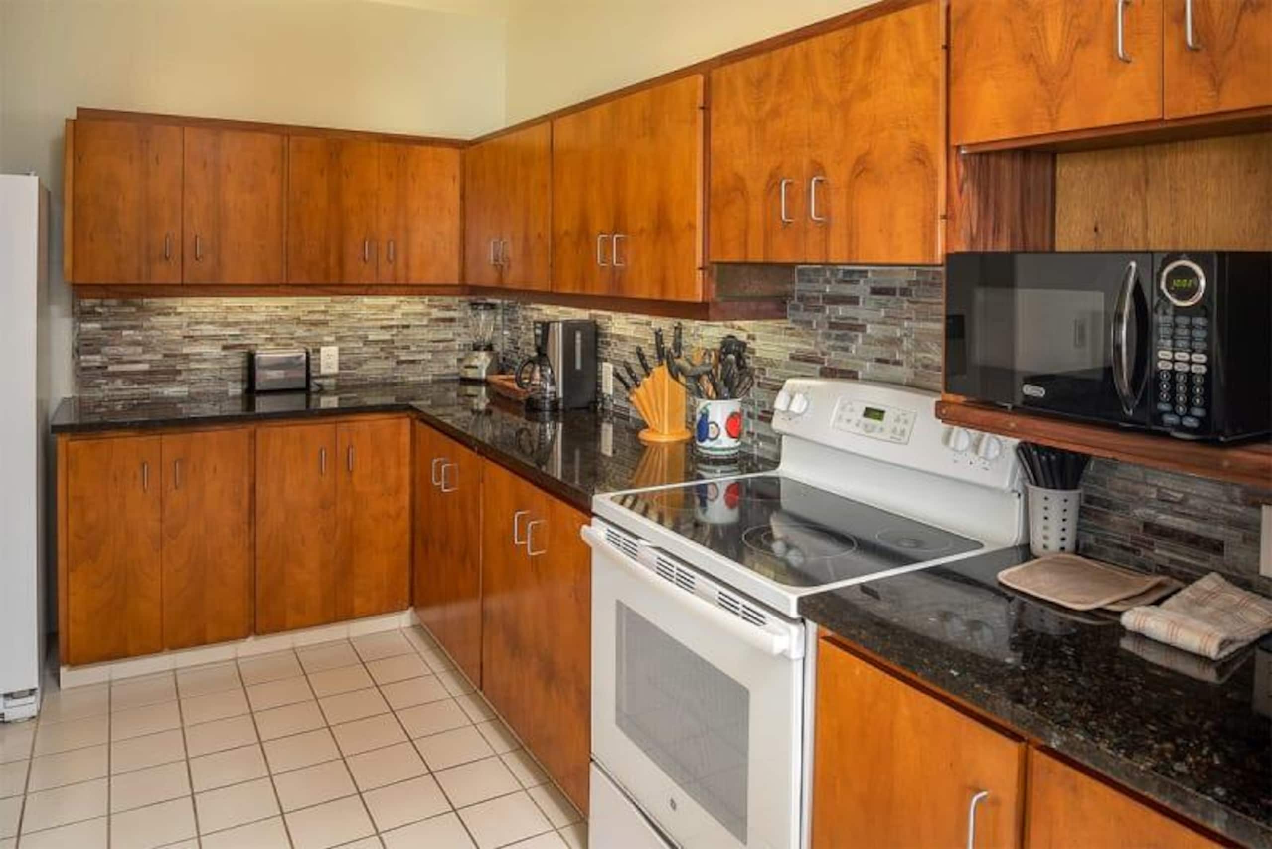 Condo in KAILUA-KONA · ★4.86 · 2 bedrooms · 2 baths - Image 2
