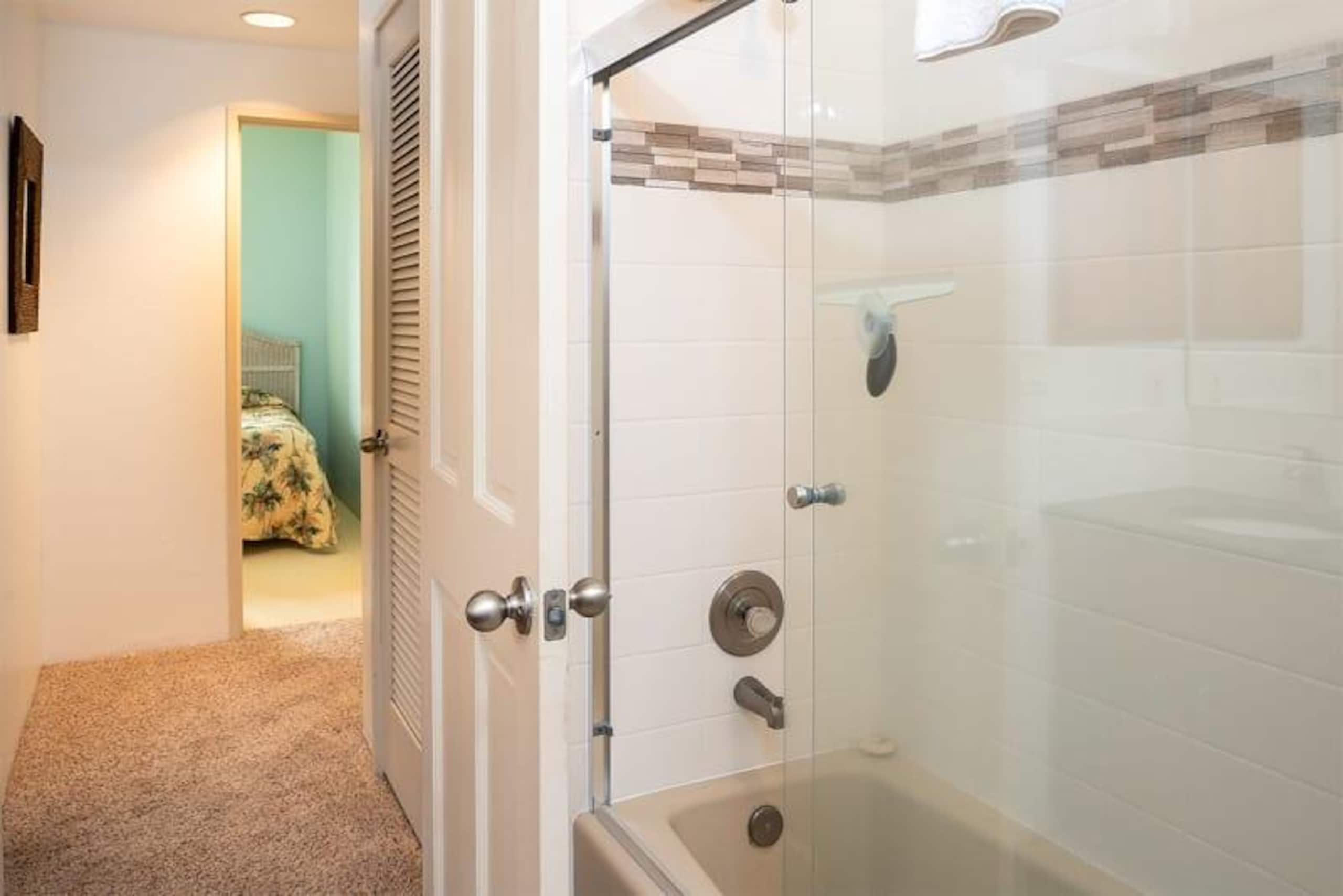 Condo in KAILUA-KONA · ★4.86 · 2 bedrooms · 2 baths - Image 13
