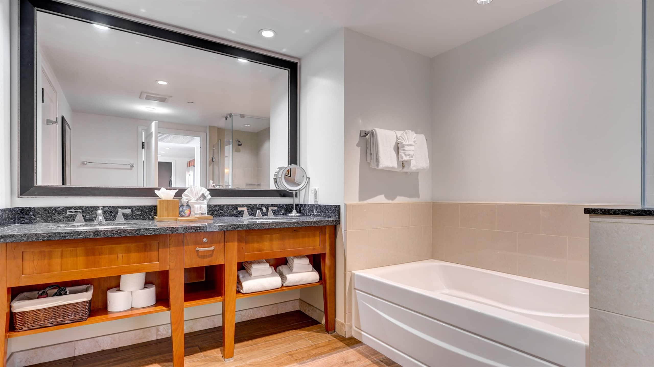Condo in Lahaina · ★4.65 · 2 bedrooms · 3 beds · 2 baths - Image 25