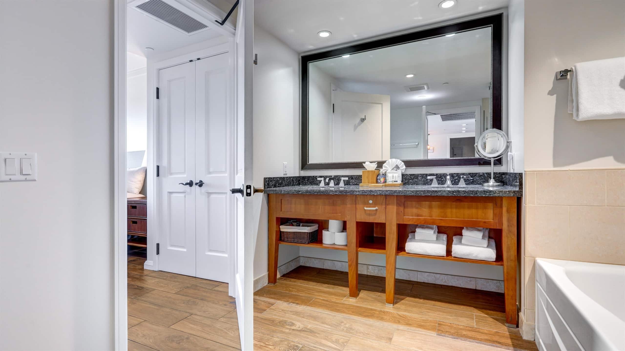 Condo in Lahaina · ★4.65 · 2 bedrooms · 3 beds · 2 baths - Image 27