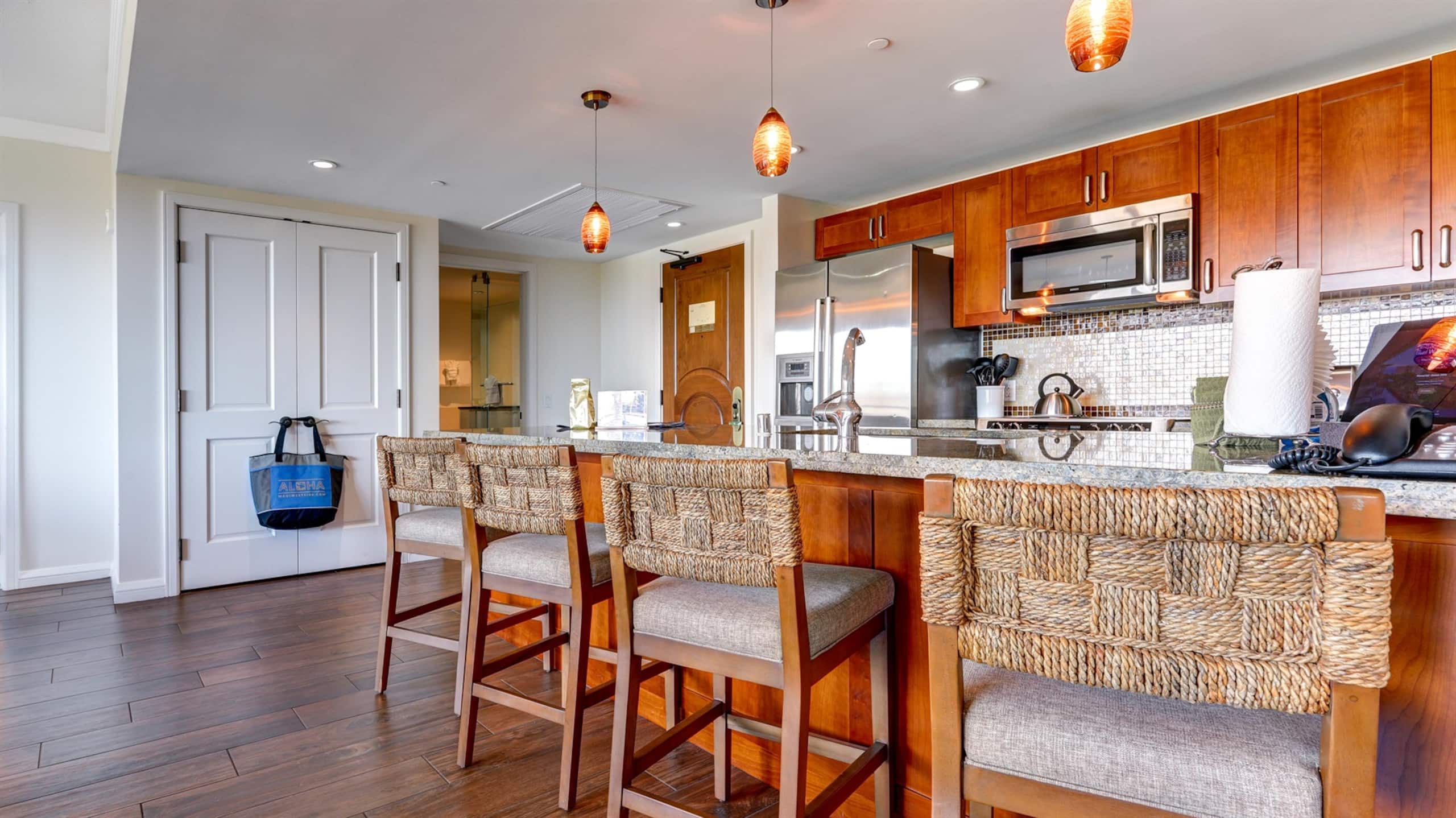 Condo in Lahaina · ★4.65 · 2 bedrooms · 3 beds · 2 baths - Image 12