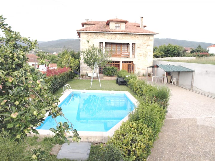 Cmn17v6 Friendly villa with swimming pool and local sosse
