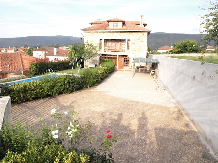 Cmn17v6 Friendly villa with swimming pool and local sosse
