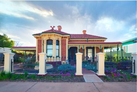 Successful Airbnb property: Allora House Kalgoorlie Room 2 in City Of Kalgoorlie Boulder