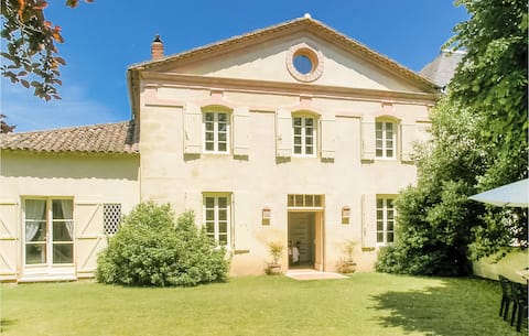 Stunning home in St Antoine de Breuilh