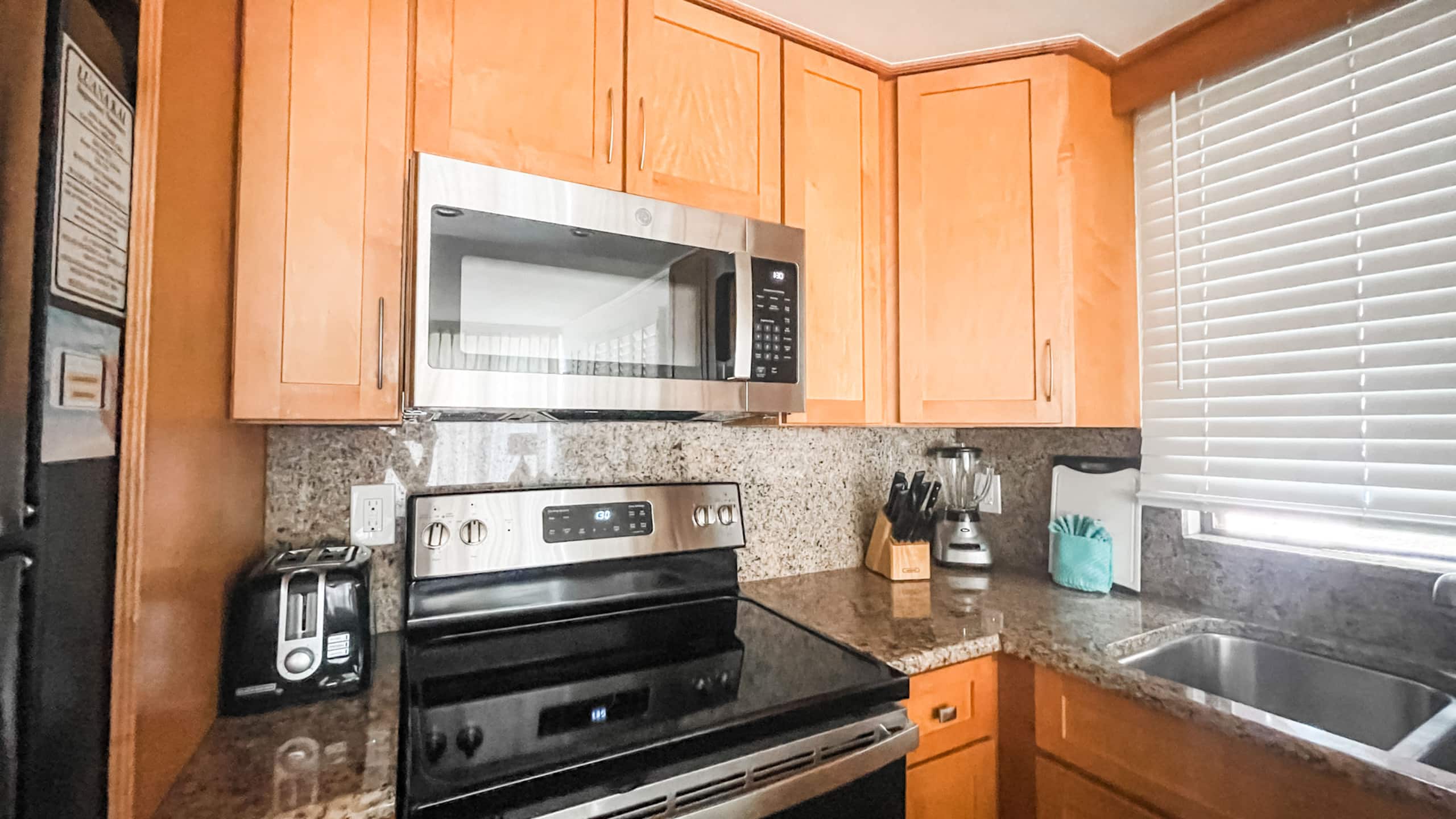 Beautiful oceanview one bd deluxe with FREE a/c - Image 12