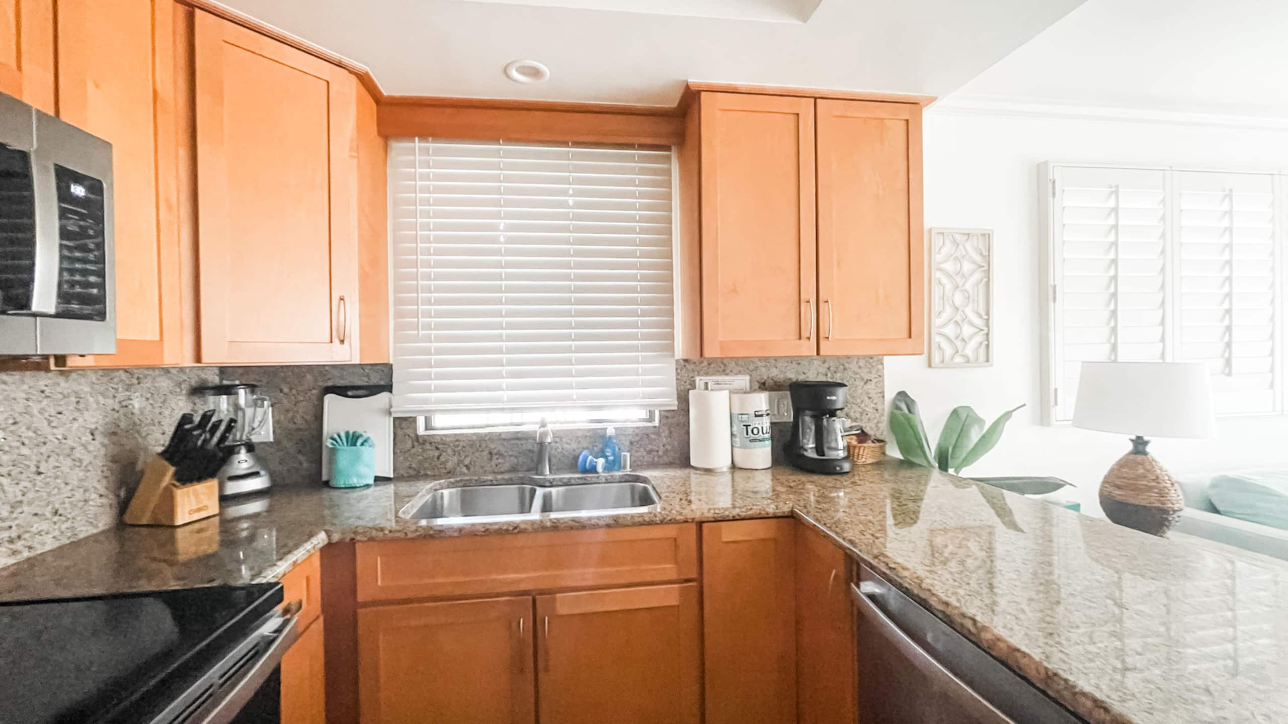 Beautiful oceanview one bd deluxe with FREE a/c - Image 11