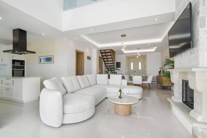 Villa Athena – Heated Pool Pickleball Court gallery image 5