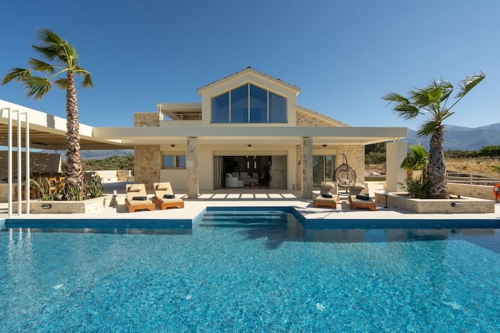 Villa Athena – Heated Pool Pickleball Court