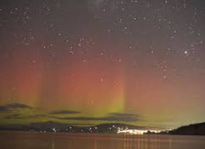 “Treetops Retreat” Sleeps 10, 3 Baths – Peaceful. gallery image 3