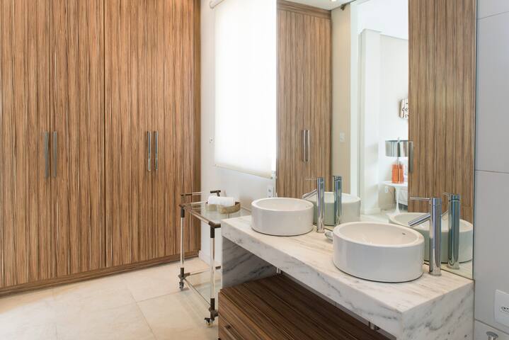 Penthouse Oasis in Copacabana ilive034 gallery image 5