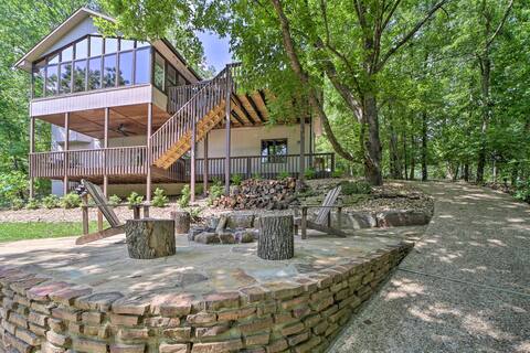Lakefront 'Bella Vista Lakeside Treehouse' w/ Dock