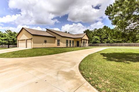 Texas Vacation Rental w/ Fireplace, Near Lakes