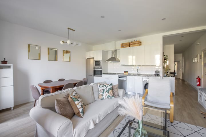 Easo Suits Family Friends gallery image 5