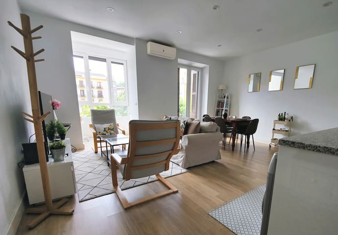 Easo Suits Family Friends gallery image 2