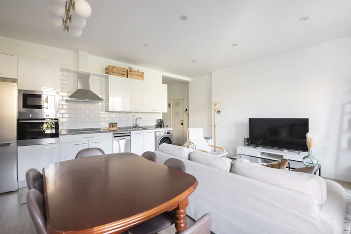 Easo Suits Family Friends gallery image 4