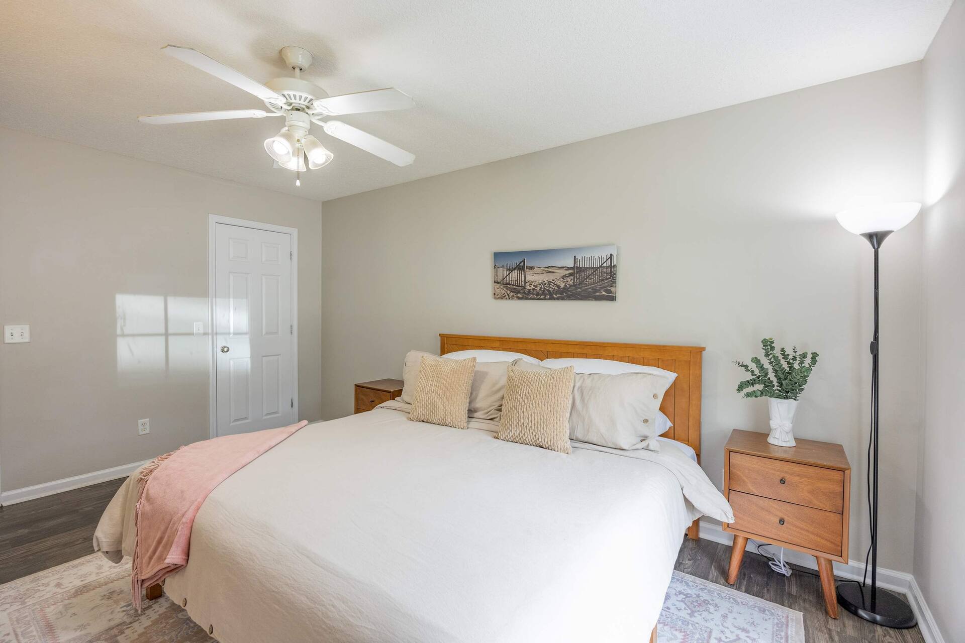 Cozy and Contemporary Villa 1 Mile from GSU — photo 4
