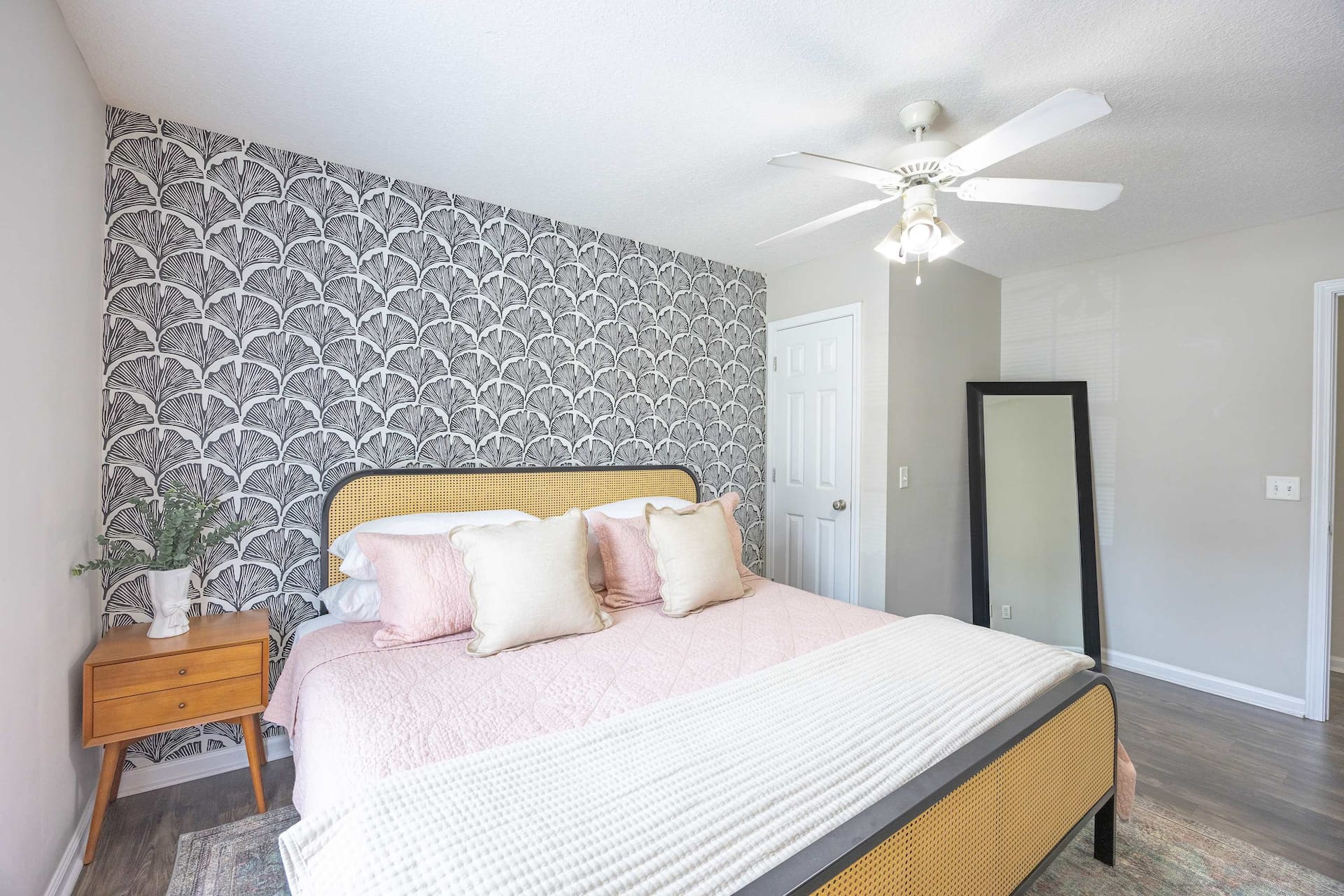 Cozy and Contemporary Villa 1 Mile from GSU — photo 3