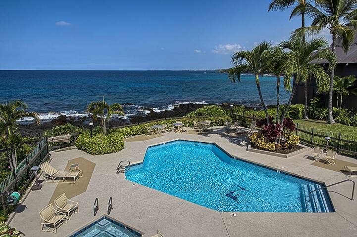 Beautiful Oceanfront | Air-Conditioned | Sleeps 6! gallery image 5